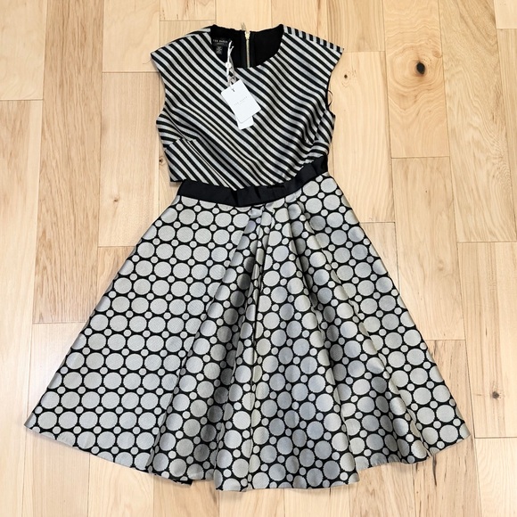 Ted Baker London Dresses & Skirts - NWT Ted Baker London Women’s Reetah Cut Out Circle Stripe Midi Dress